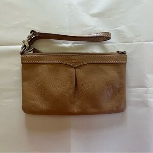 Dooney & Bourke Y2Kish Classic Med Tan Pebbled Leather Wristlet/Clutch GUC